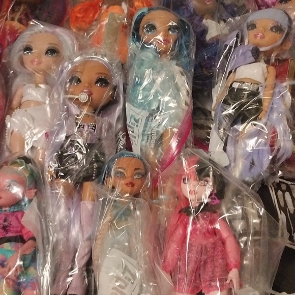 DOLLS - Picture 5 of 17